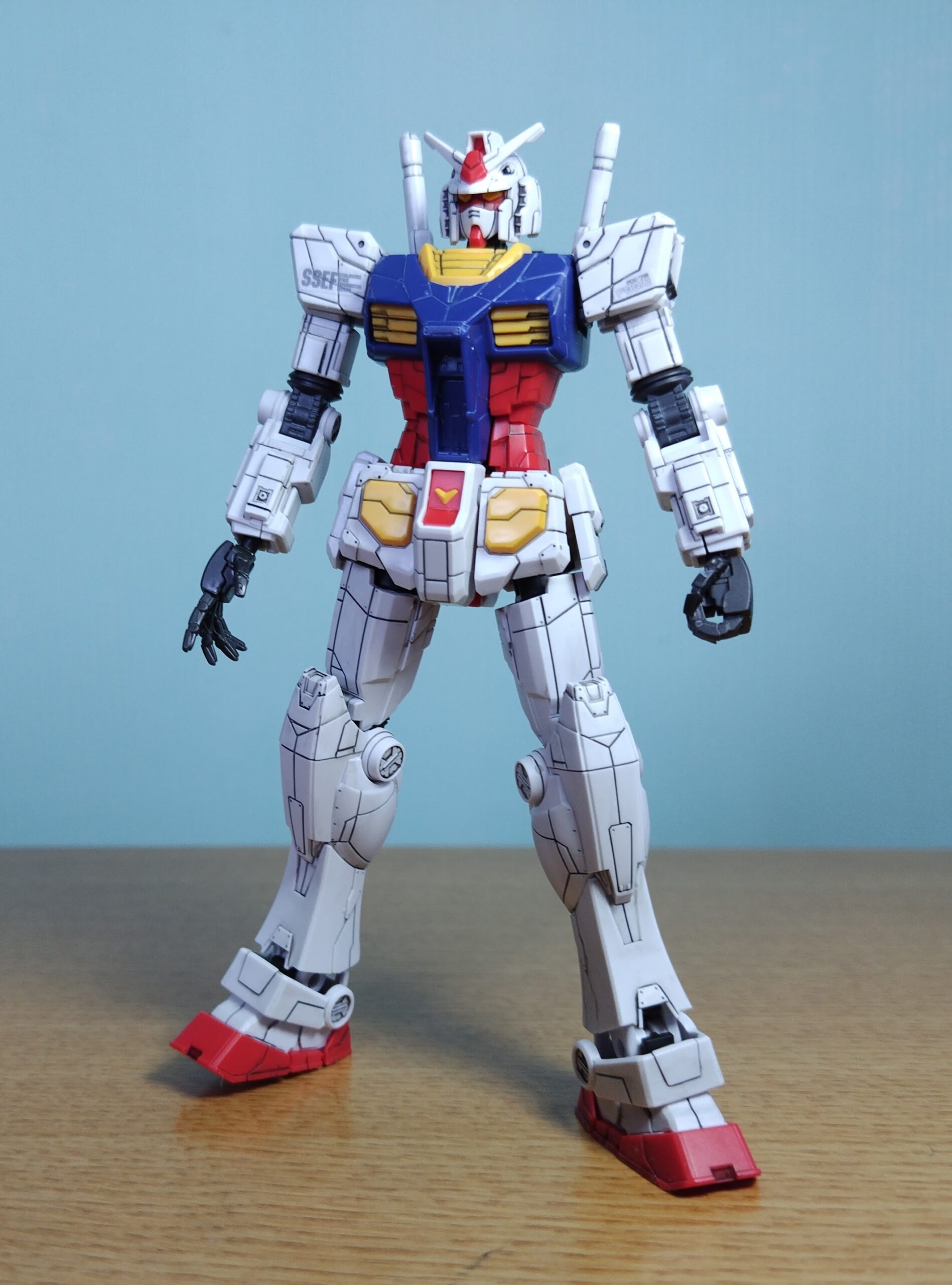 RX-78F00/Eガンダム（正面）