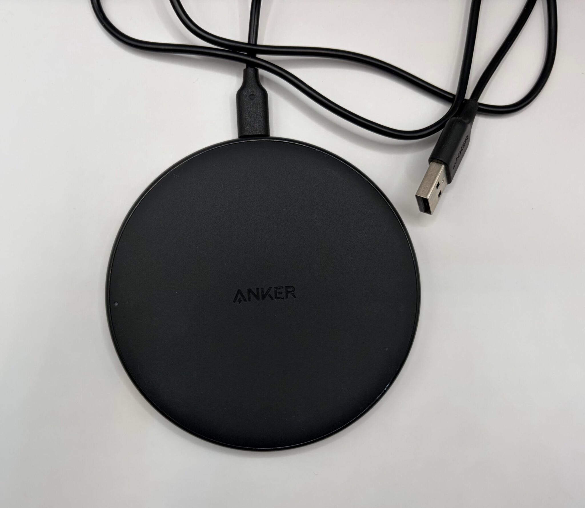 Ankerのワイヤレス充電器 外観